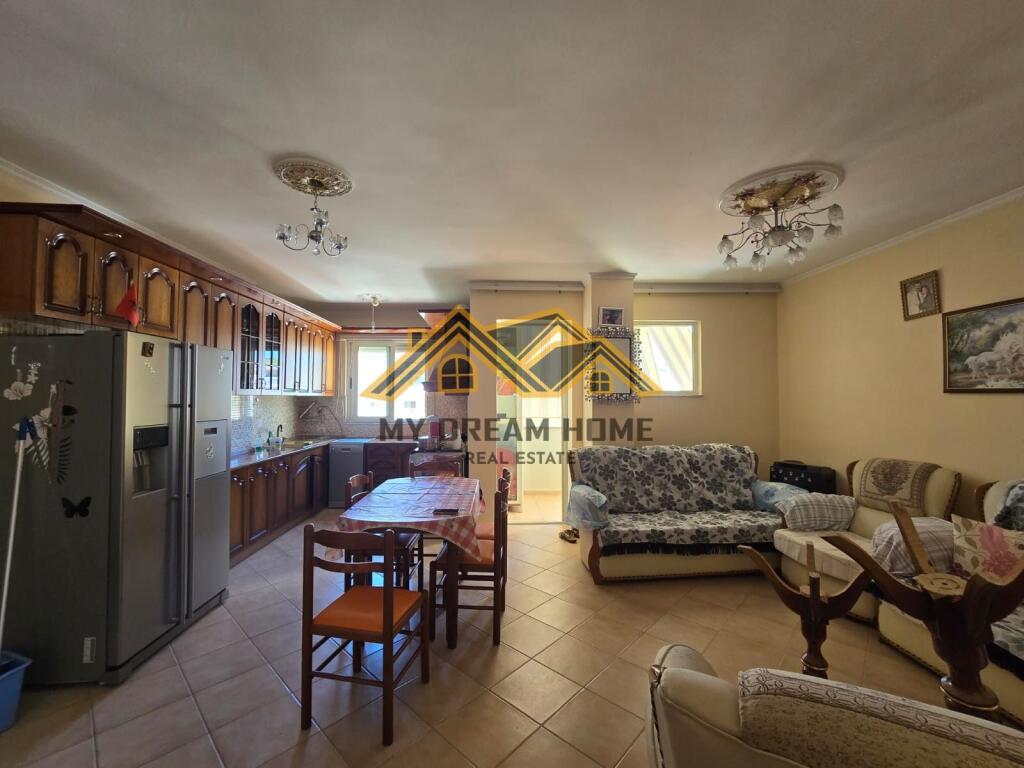 APPARTAMENTO 2+1 IN VENDITA VICINO ALLA POLIZIA DI DURRES!