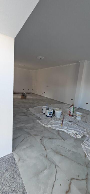 SHITEN 2 SHTEPI PRIVATE NJERA E PERFUNDUAR DHE TJETRRA NE PERFUNDIM E SIPER  RRESHBULL