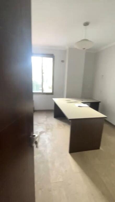 🏢Ne zonen e 21 Dhjetorit ,Rruga Muhamet Gjollesha prane Hotel Mondial shitet apartament 2+1, 258,000 EURO