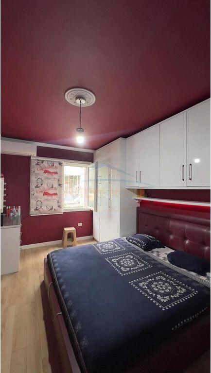 Shitet apartament 1+1 Kodra e Diellit