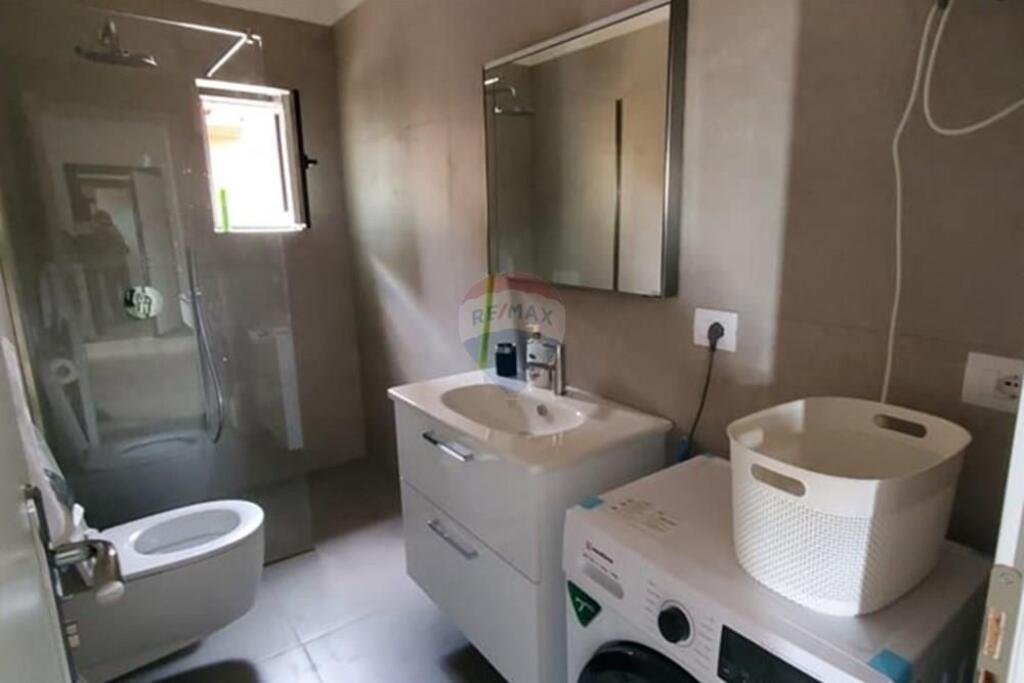 Residential building for rent on 5 Maji Street, Tirana