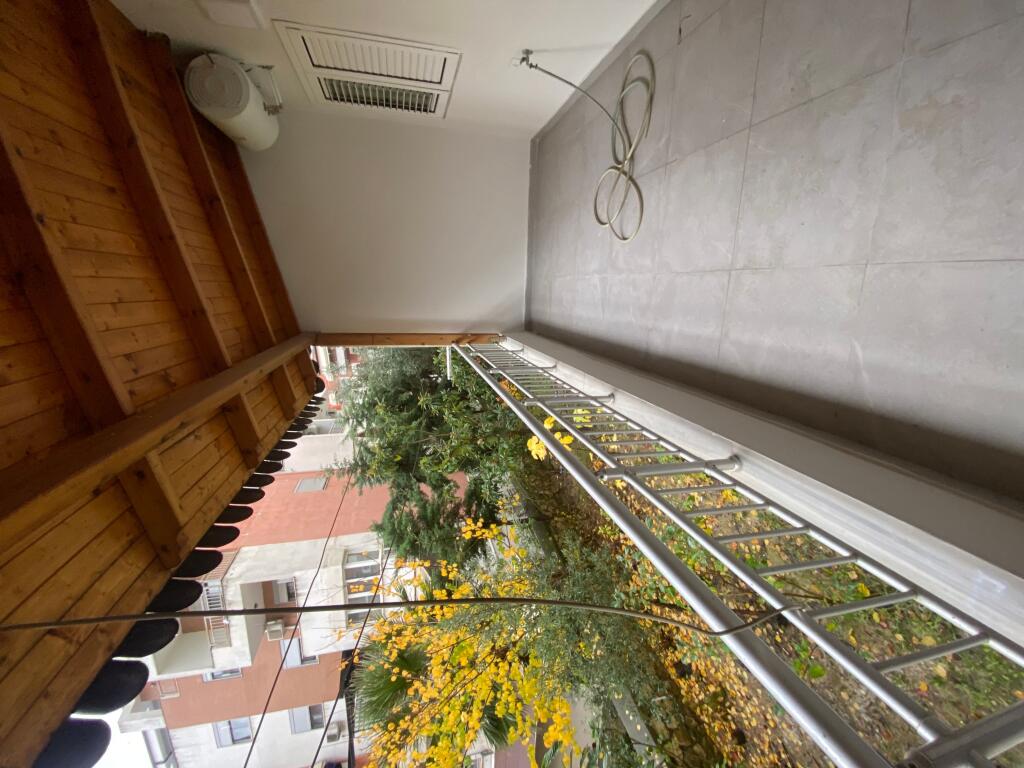 2+1,i mobiluar per here te pare,rruga peti liqeni i thate,800 euro