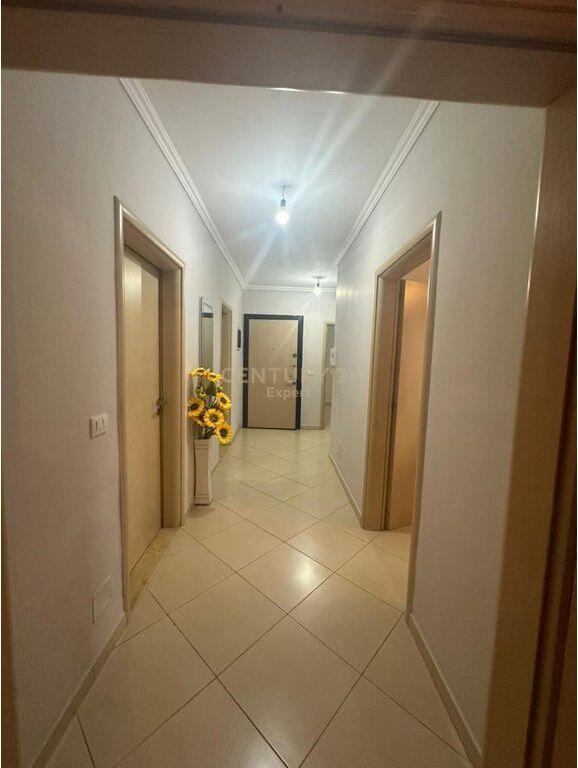 VENDIAMO APPARTAMENTO 3+1+2+ POSTO AUTO INCLUSO VICINO ALLO STADIO DINAMO! 350.000 €