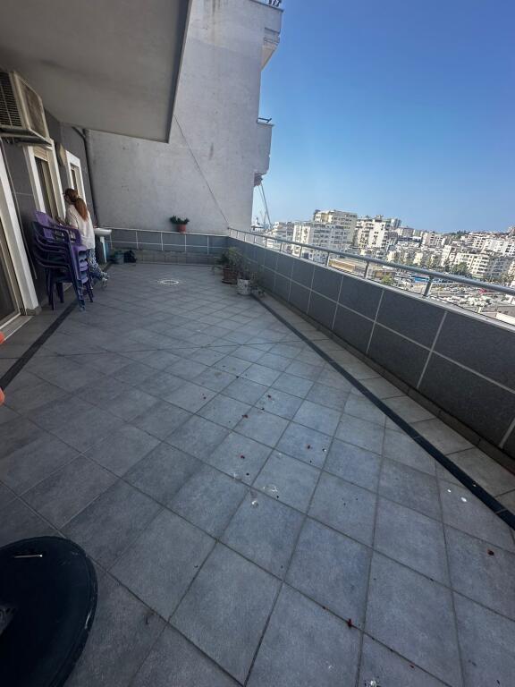 JEPET APARTAMENT ME QERA 3+1+2 TE UJESJELLSI DURRES