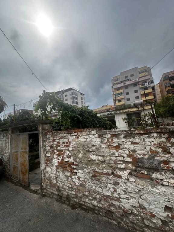 🏡 SHITET SHTËPI PRIVATE – PRANË POLICISË, DURRËS