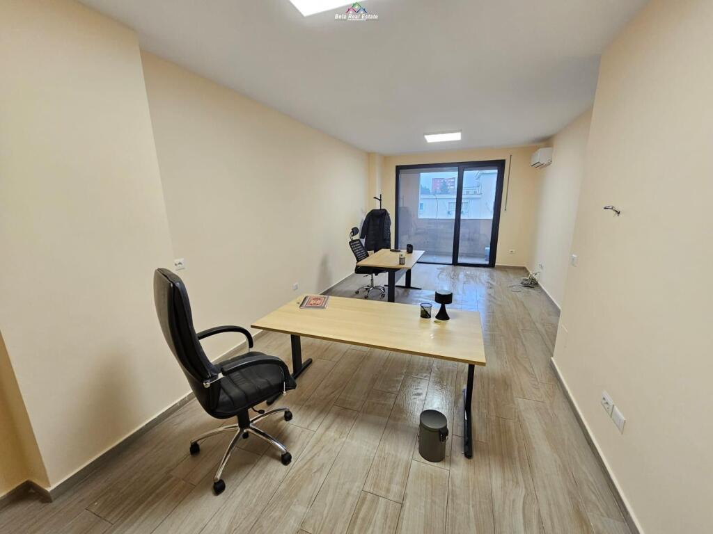 Zyre me Qera 2+1 tek Kompleksi Zirkon (ID BZ2746) Tirane