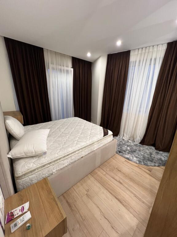 Shitet Super Apartament 1+1+Verande 330.000€  Rruga Mine Peza , Qender