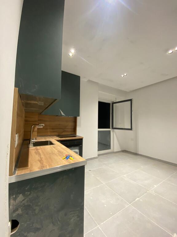 qera, Garsoniere, Rruga 5 Maji, 270 Euro/muaj