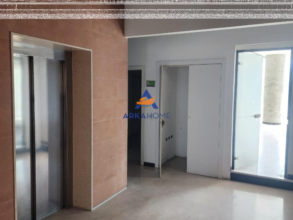 JEPET ME QERA AMBIENT BIZNESI 210M2 "RRUGA E KAVAJES" 2500€