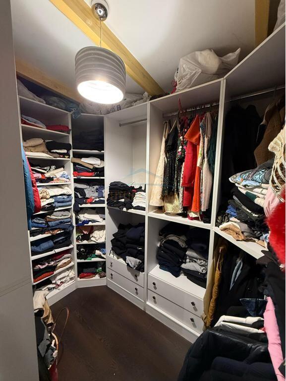 Shitet Duplex+Garsoniere, Pallati me Shigjeta