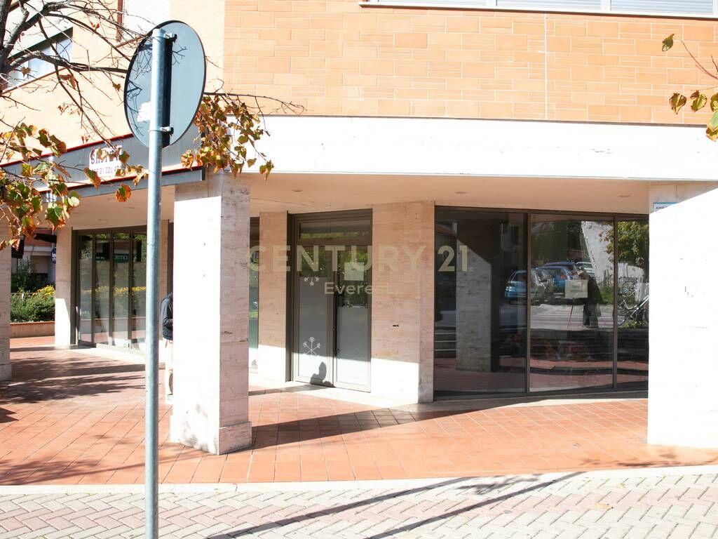 OXHAKU, SHESIM KOMERCIAL 275,000 €