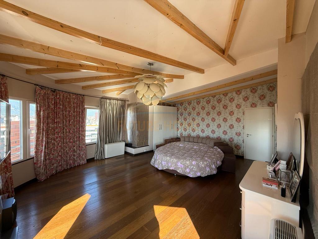 Shitet Duplex+Garsoniere, Pallati me Shigjeta