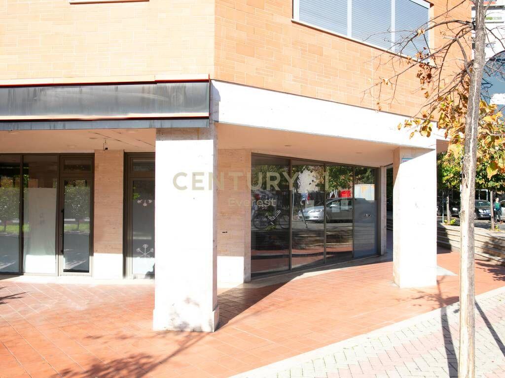 OXHAKU, SHESIM KOMERCIAL 275,000 €