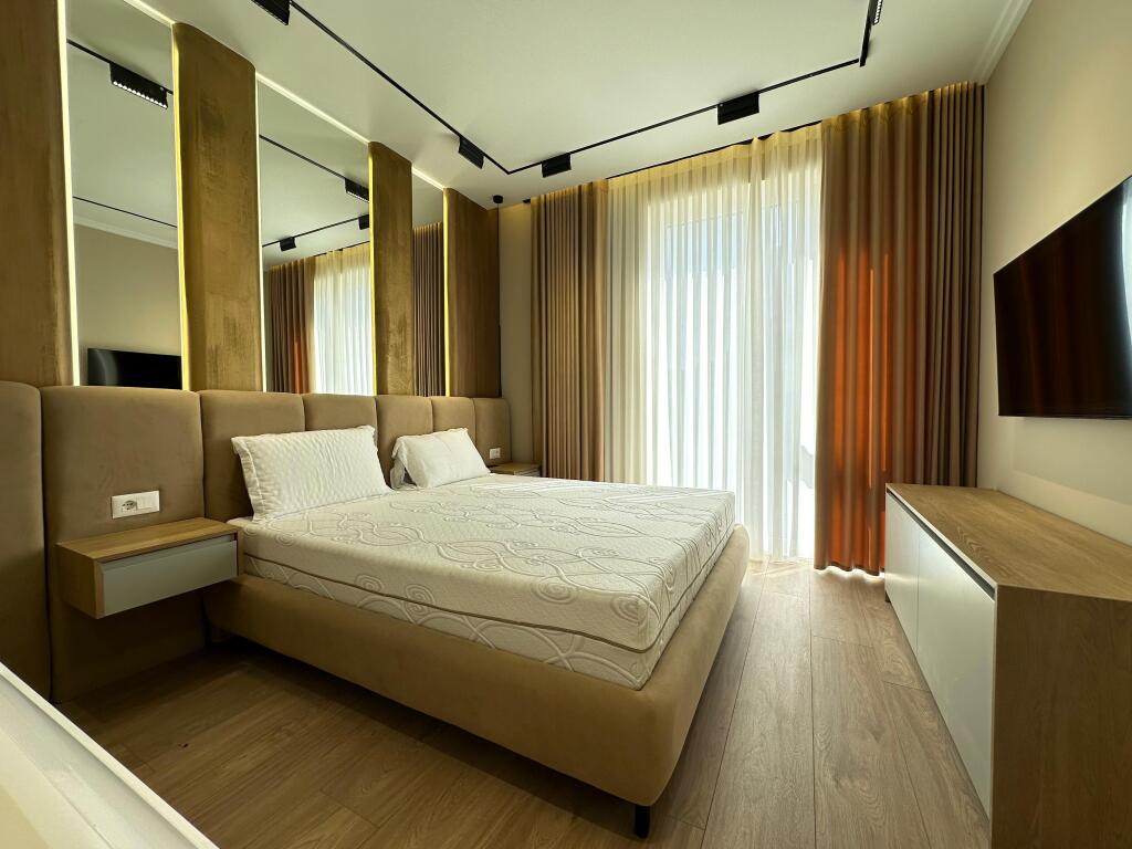 🏡 Apartament Super Lux 3+1+2 për Qira – Liqeni i Thatë