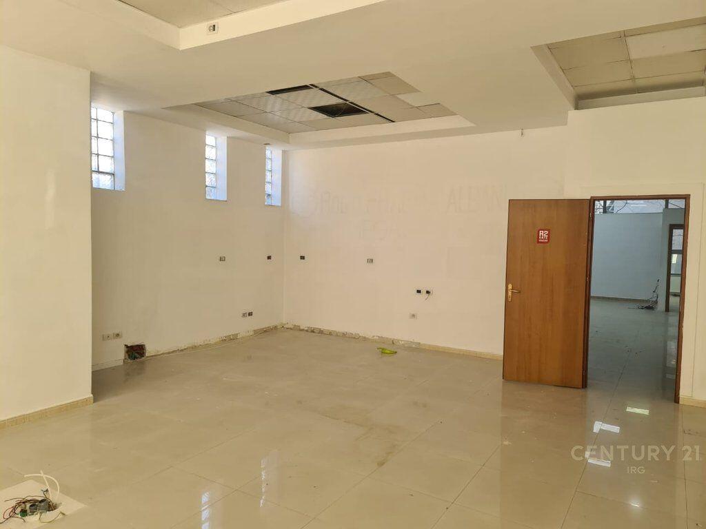 UFFICIO IN AFFITTO IN VIA KAVAJA! 1.000 € /Mese