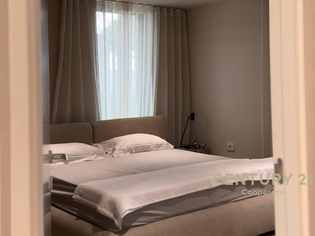 SHESIM VILE PREMIUM ME PISHINE NE SAN PIETRO RESORT, GJIRI I LALZIT