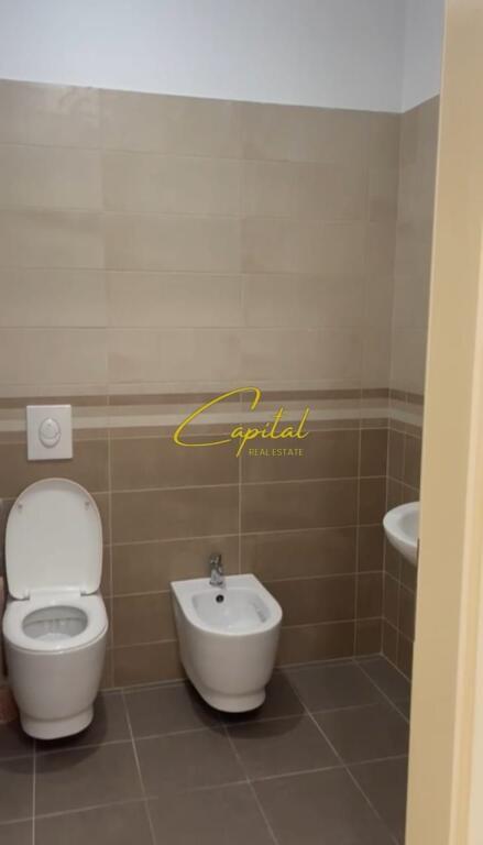 ZYRE ME QERA 70 M2 PALLATI ME SHIGJETA 500 EURO