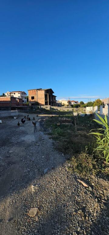 SHITEN 2 SHTEPI PRIVATE NJERA E PERFUNDUAR DHE TJETRRA NE PERFUNDIM E SIPER  RRESHBULL