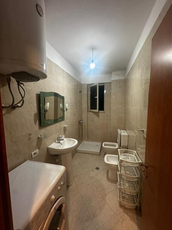 🏡 APARTAMENT ME QERA 1+1 – Plazh, përballë Florides, Durrës