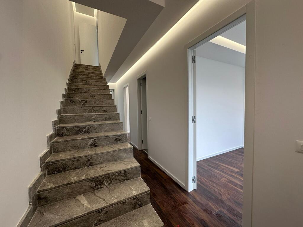 Vile me qera Luxury , Liqeni Thate