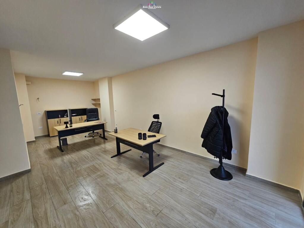 Zyre me Qera 2+1 tek Kompleksi Zirkon (ID BZ2746) Tirane