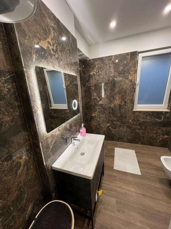 Shitet Super Apartament 1+1+Verande 330.000€  Rruga Mine Peza , Qender