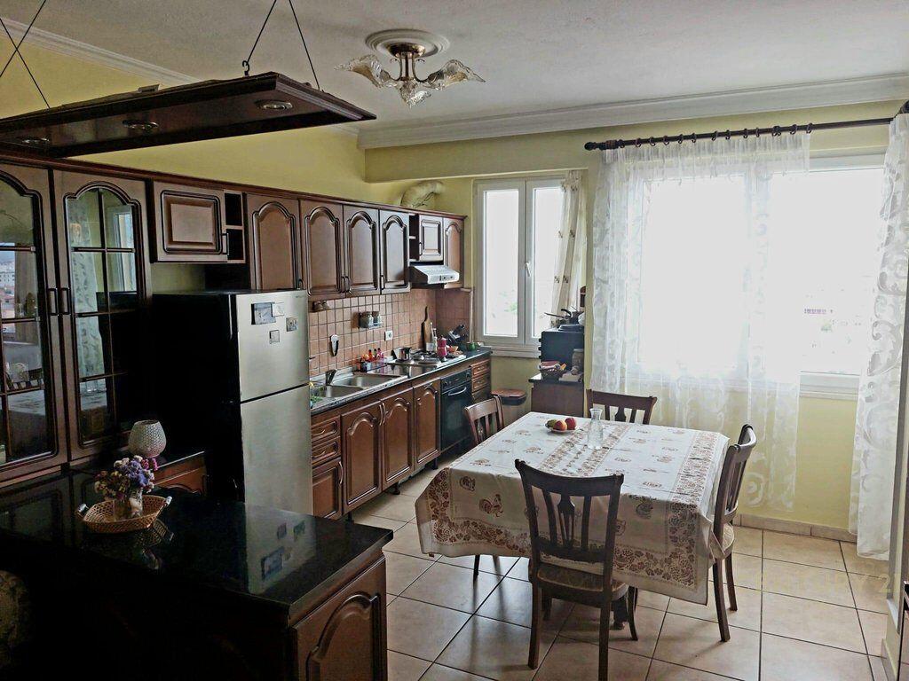 Apartament 2+1+2 per shitje tek Rruga Hoxha Tahsim