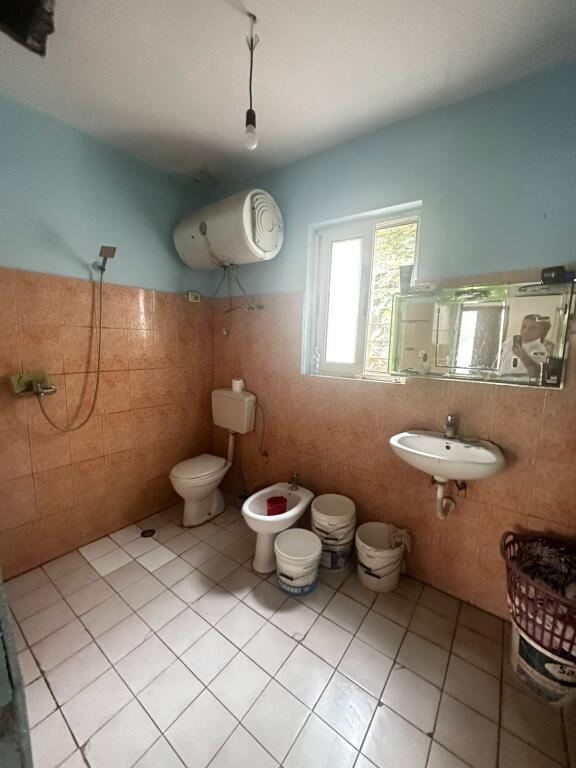 🏡 SHITET SHTËPI PRIVATE – PRANË POLICISË, DURRËS