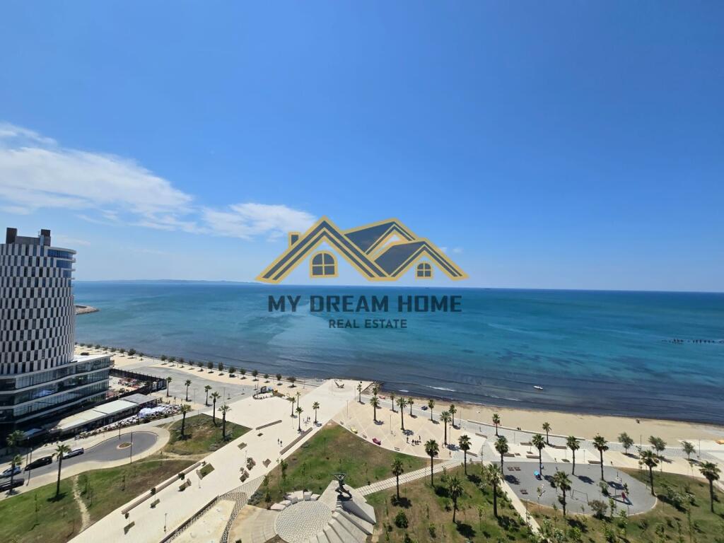 Shitet Penthouse Full me pamje nga deti ne zonen e Vollges.