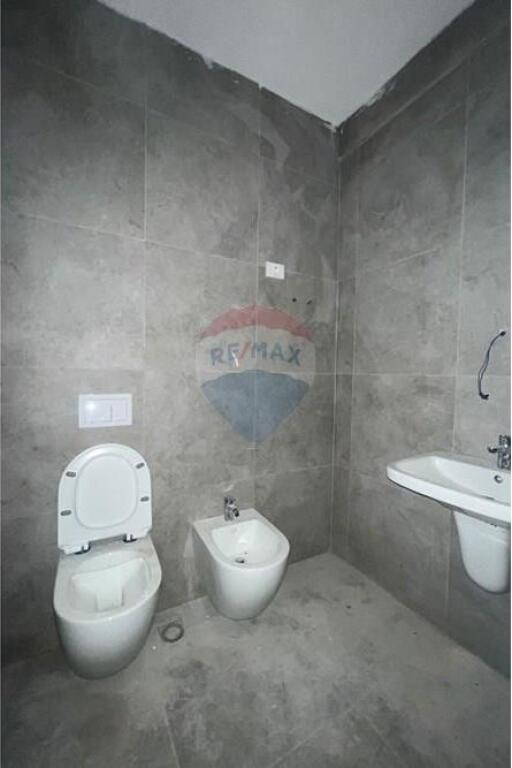 Apartament - Për Shitje - Rruga Mine Peza, Tiranë