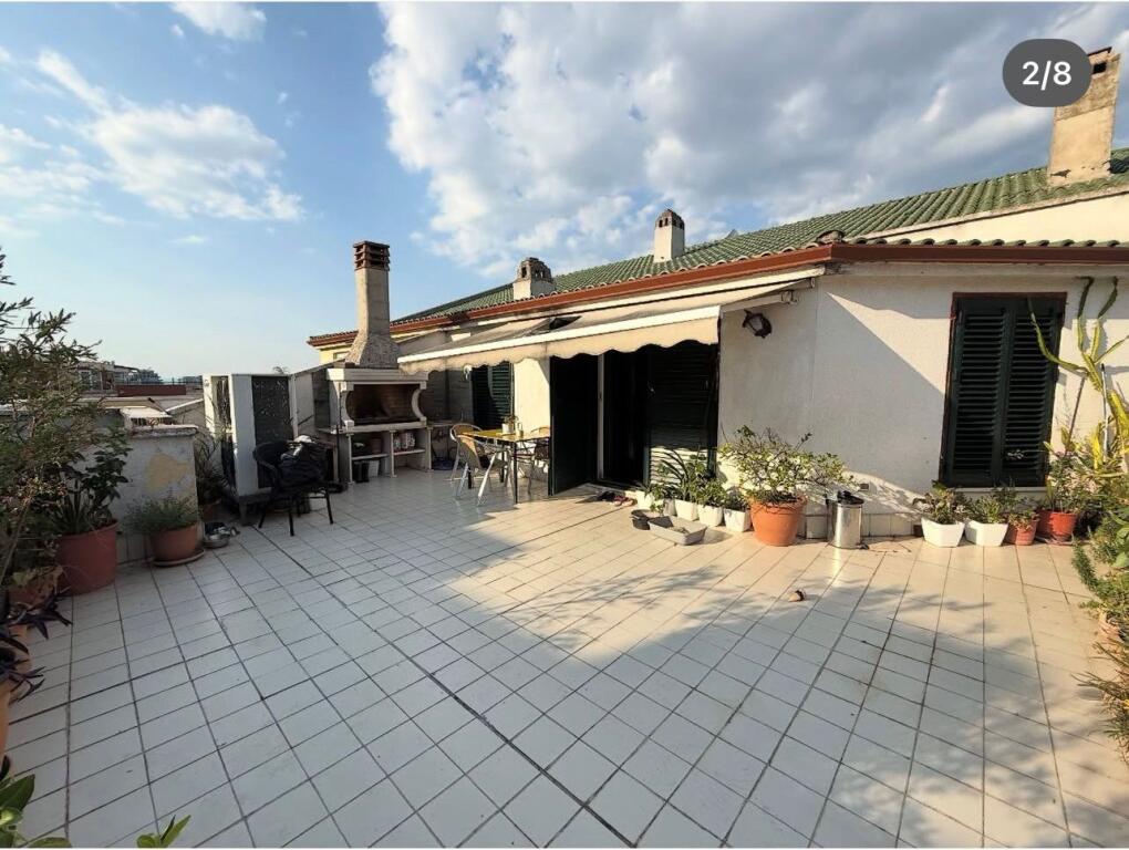 Panthouse 3+1,e mobiluar ,liqeni i thate,1500 euro me parkim