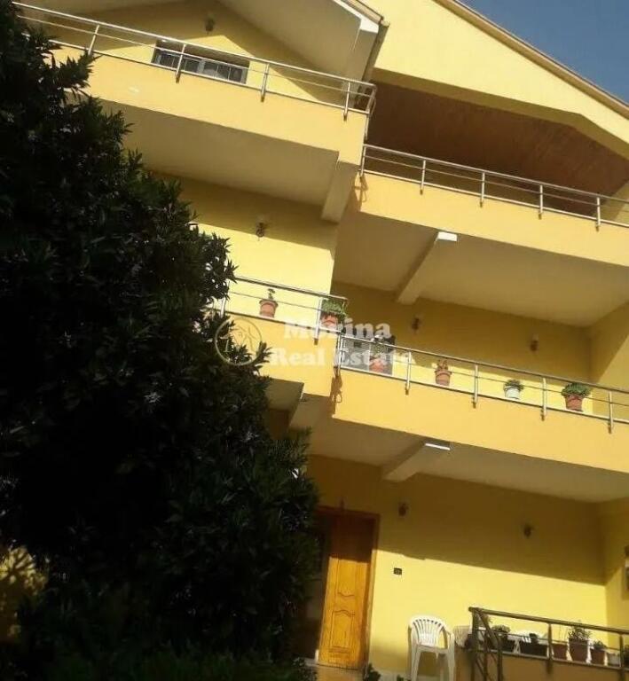 Affitto, Villa su 3 piani, Don Bosko, 2.000Euro/Mese.