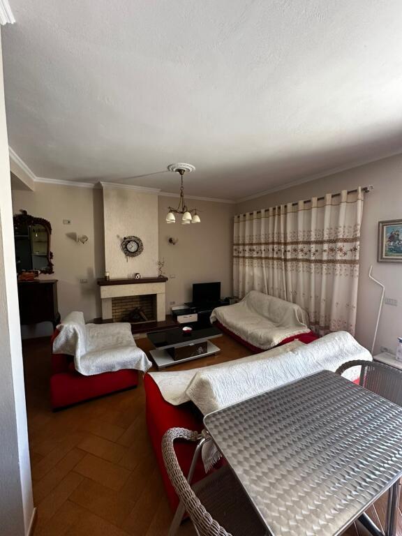 Jepet me qira apartament — për banim Prane muzeumit, Qender, Durrës