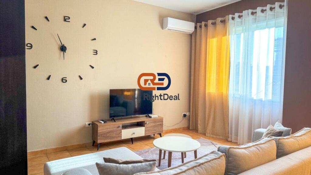 Prane Rruges Se Barrikadave, Shitet Apartament 1+1+Post Parkimi, Mundesi Ideale Investimi !!