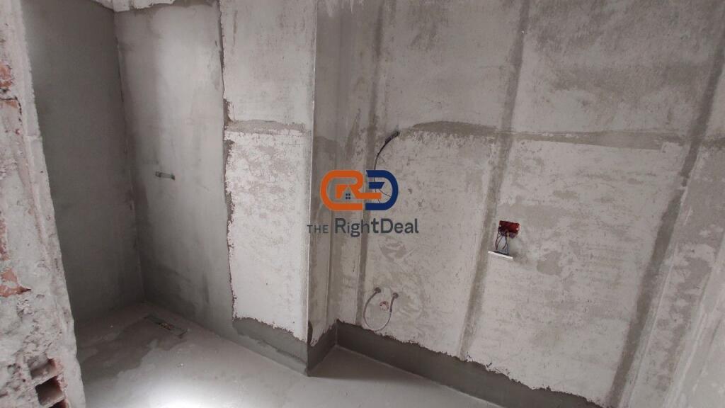 Tek Ali Demi, Shitet Apartament 2+1+2 Me Verande Te Bollshme !!!