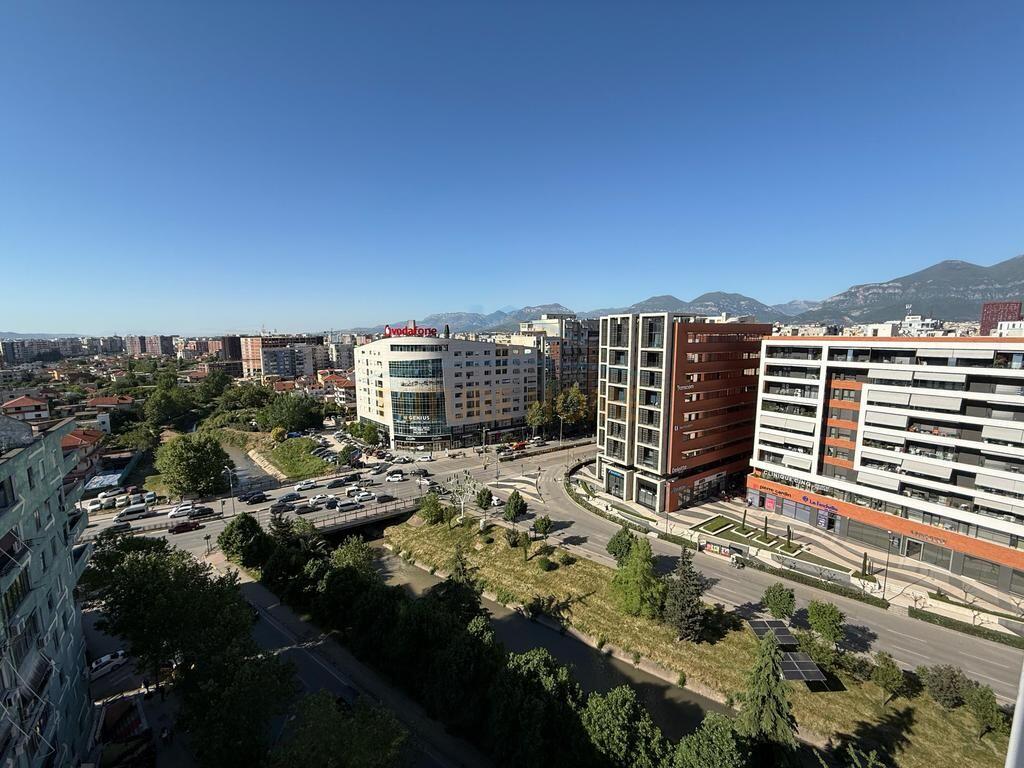 Shitet Duplex+Garsoniere, Pallati me Shigjeta