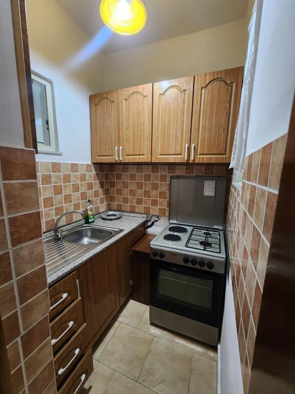 AFFITTASI APPARTAMENTO 2+1 A CEZMJA FERRES  DURRES