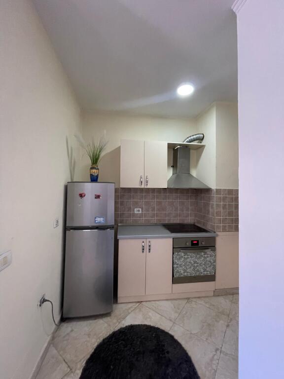 Jepet me qera 1+1,tek stadiumi dinamo