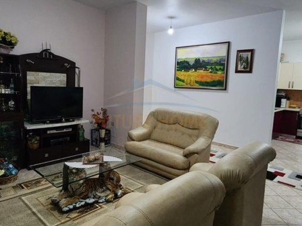 In vendita, villa su 3 piani, Sauk, Tirana