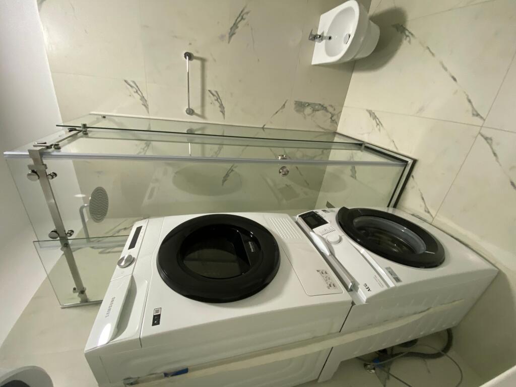 2+1,i mobiluar te liqeni i thate,rezidencat e reja,1500 euro me parkim