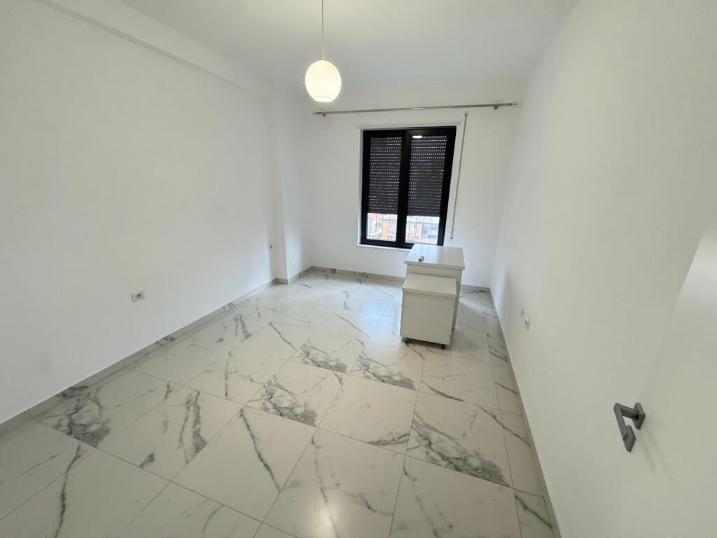 Apartament me qera 2+1+2 Per Zyra Stacioni i trenit