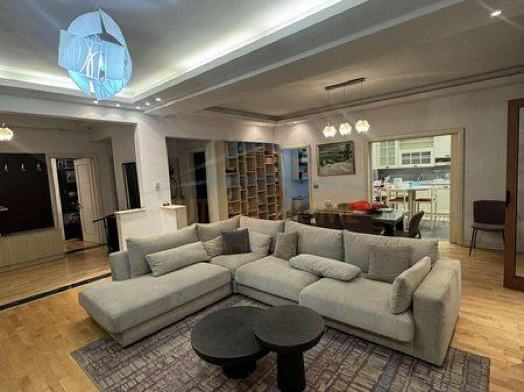 In vendita, Appartamento 2+1+2+2 Posti Auto, Myslym Shyri, Tirana