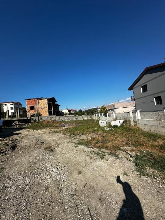 SHITEN 2 SHTEPI PRIVATE NJERA E PERFUNDUAR DHE TJETRRA NE PERFUNDIM E SIPER  RRESHBULL