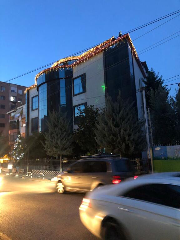 GODINE BIZNESI ME QERA 1700 M2 LAPRAKE 15.000 EURO