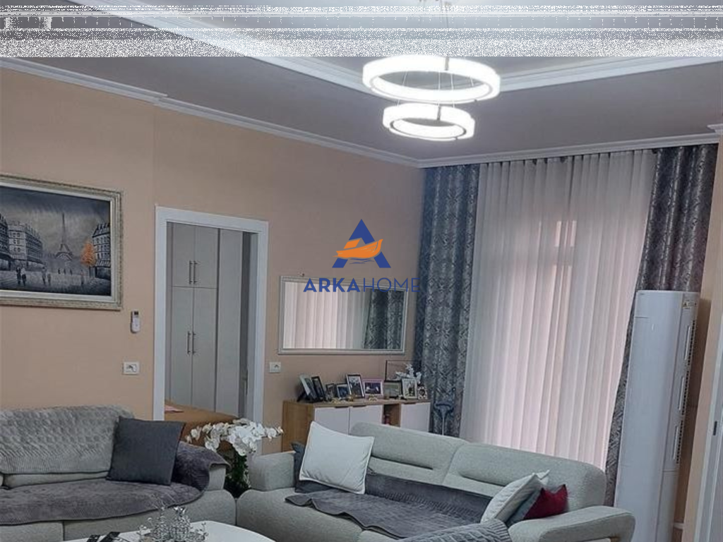 VENDESI APPARTAMENTO +NEGOZIO 2+1+BALCONE "RISTORANTE FRESKU" 225.000 EURO