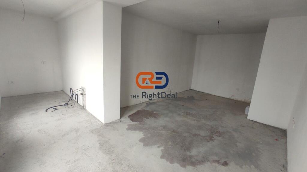 Tek Ali Demi, Shitet Apartament 2+1+2 Me Verande Te Bollshme !!!