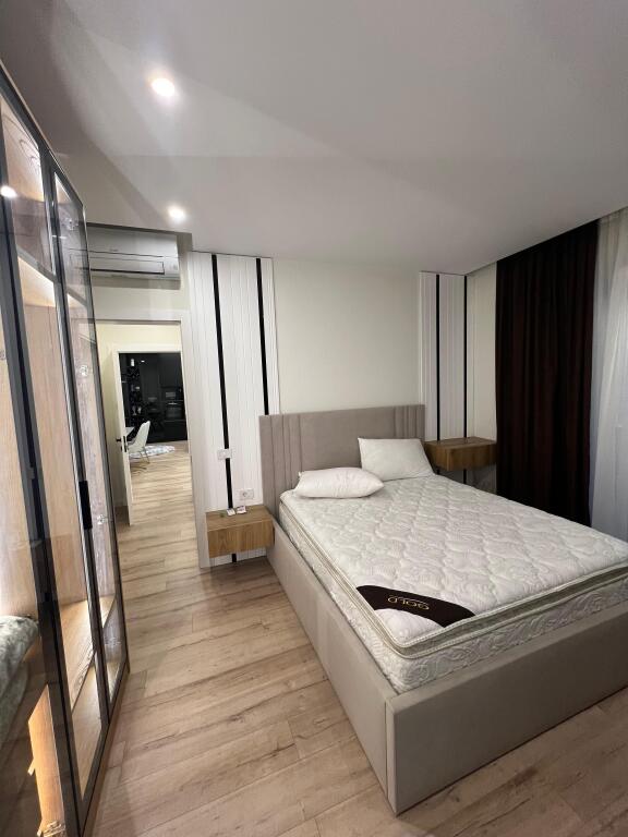 Shitet Super Apartament 1+1+Verande 330.000€  Rruga Mine Peza , Qender