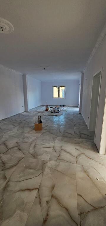 SHITEN 2 SHTEPI PRIVATE NJERA E PERFUNDUAR DHE TJETRRA NE PERFUNDIM E SIPER  RRESHBULL