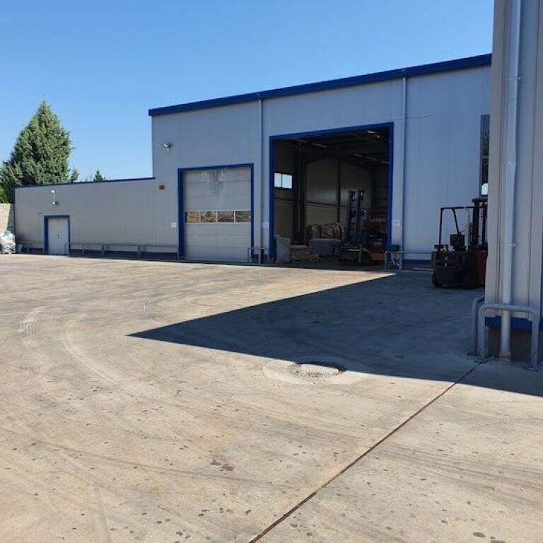 Kapanon/Magazine Me Qera ne Sharre (ID BM271) Tirane