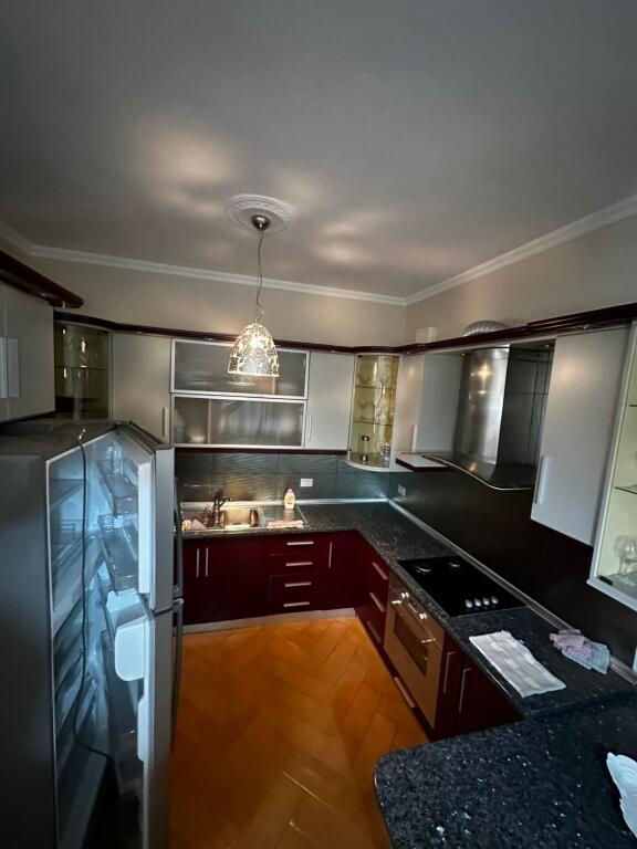 Jepet me qira apartament — për banim Prane muzeumit, Qender, Durrës